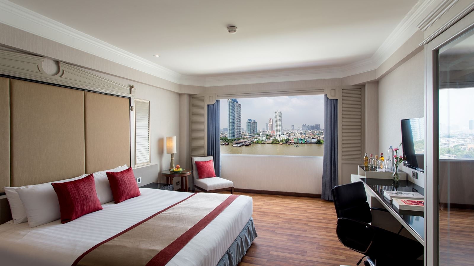 rooms-executive-deluxe-riverview-room