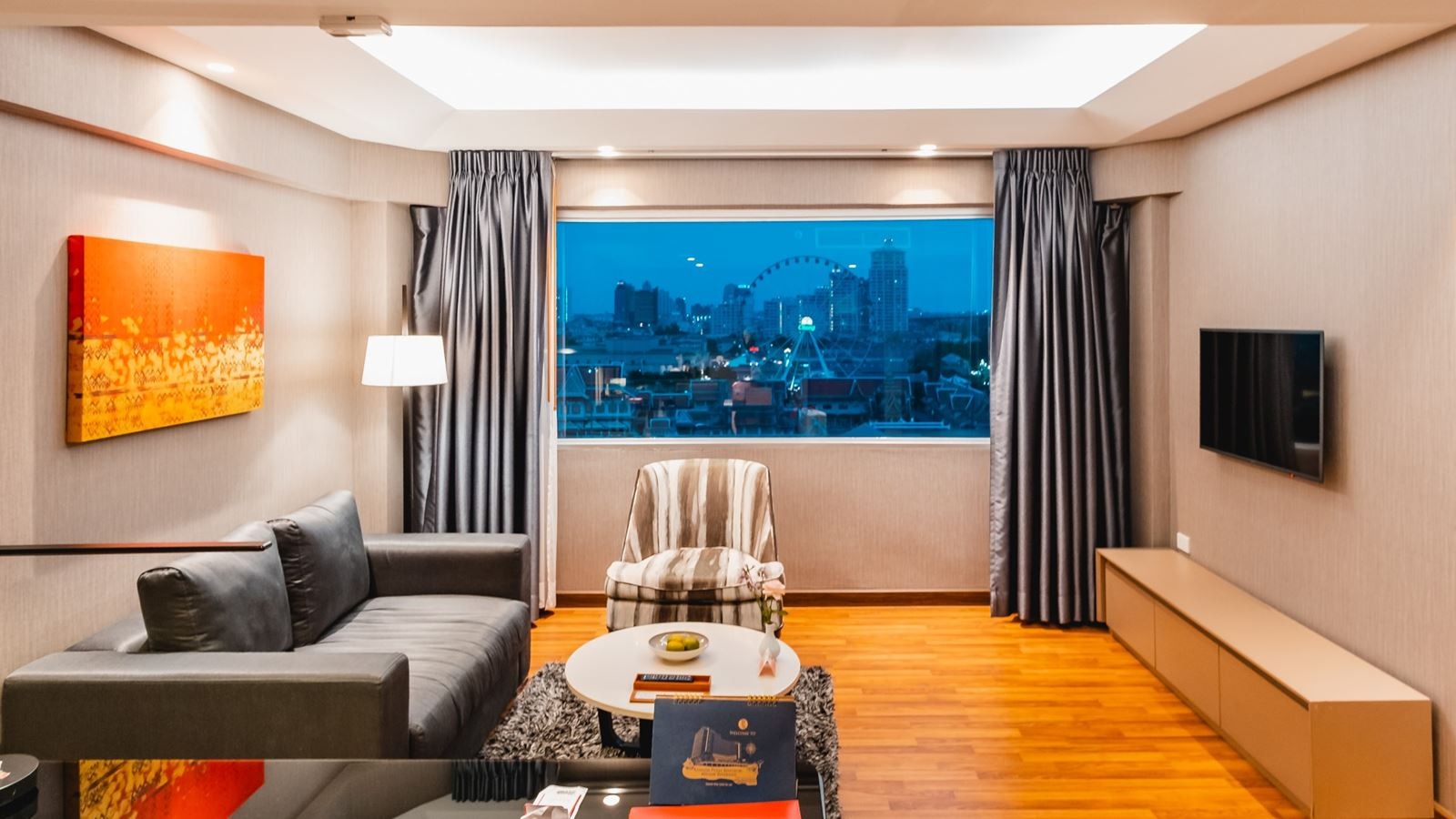 rooms-premiere-suite-riverview-room