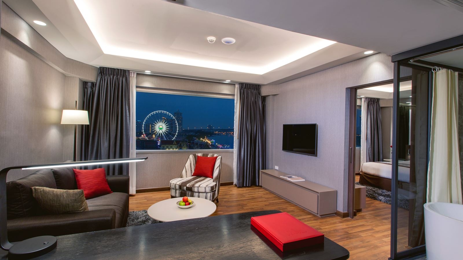 rooms-premiere-suite-riverview-room