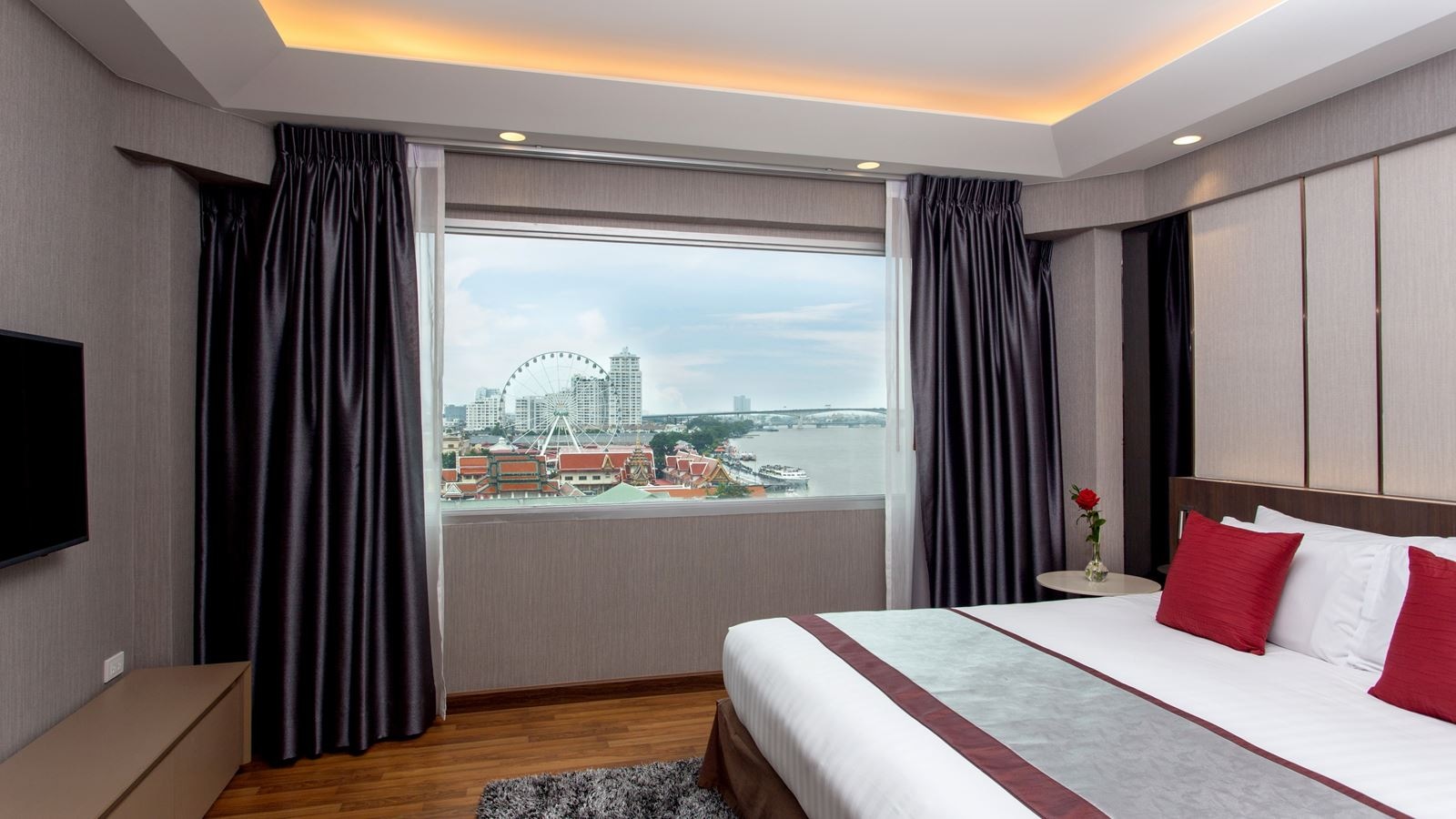 rooms-premiere-suite-riverview-room