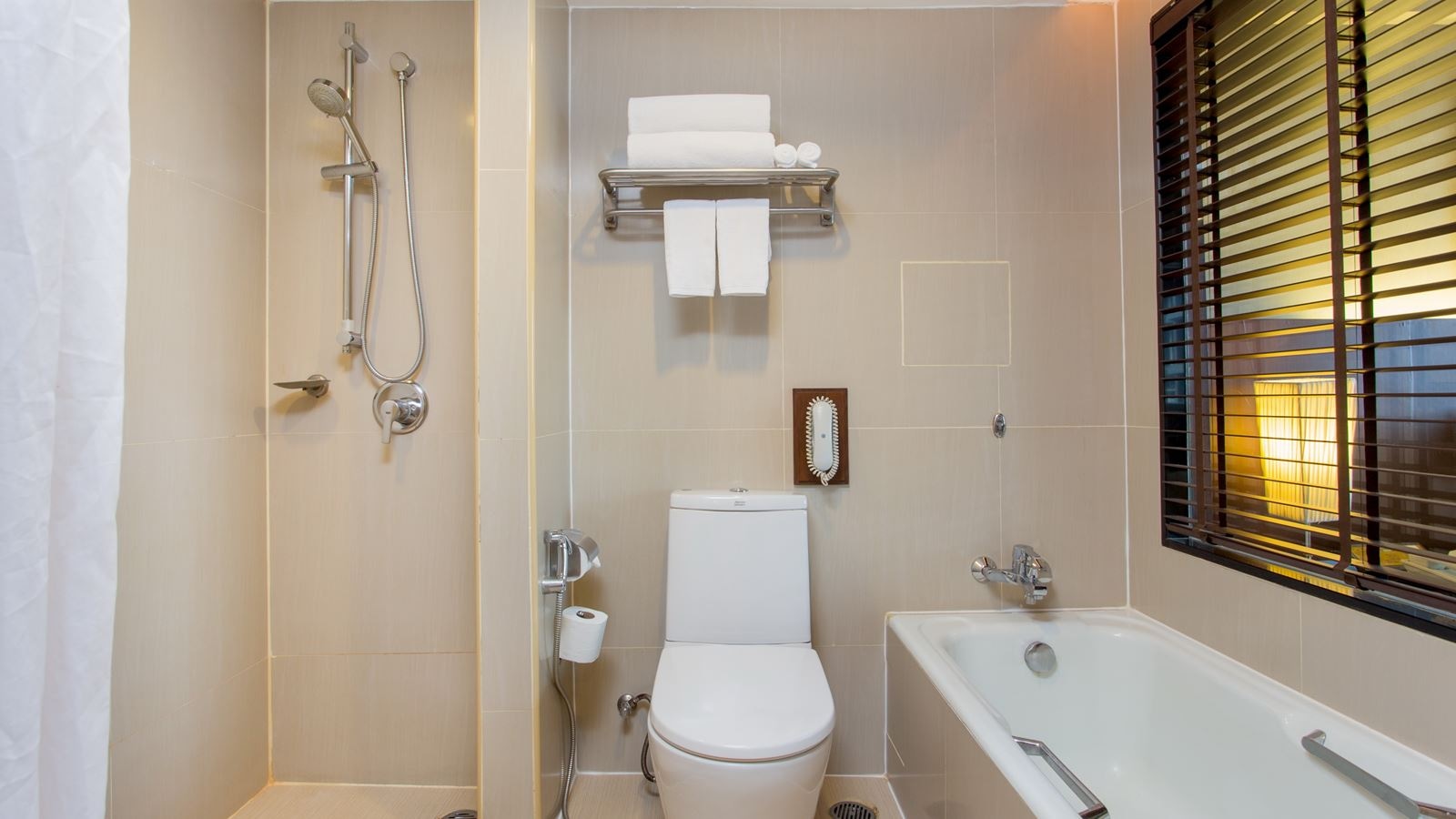 rooms-plaza-suite-citiview