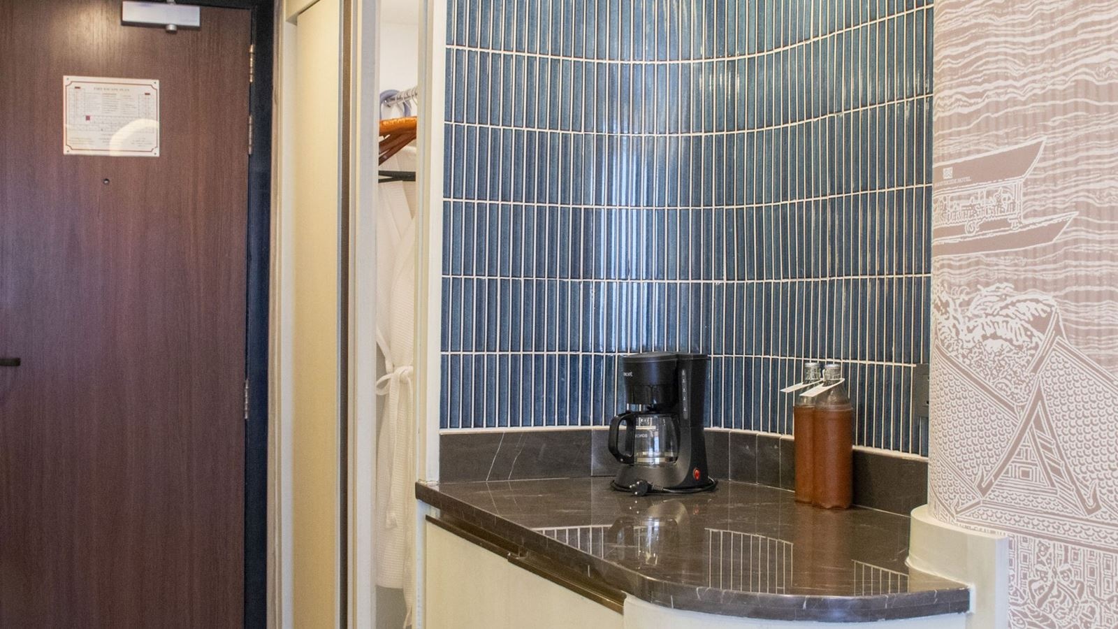 rooms-premier-deluxe-riverview-room