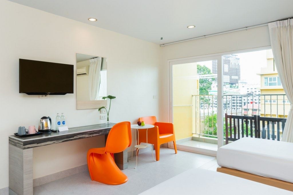 rooms-deluxe-pool-view-room