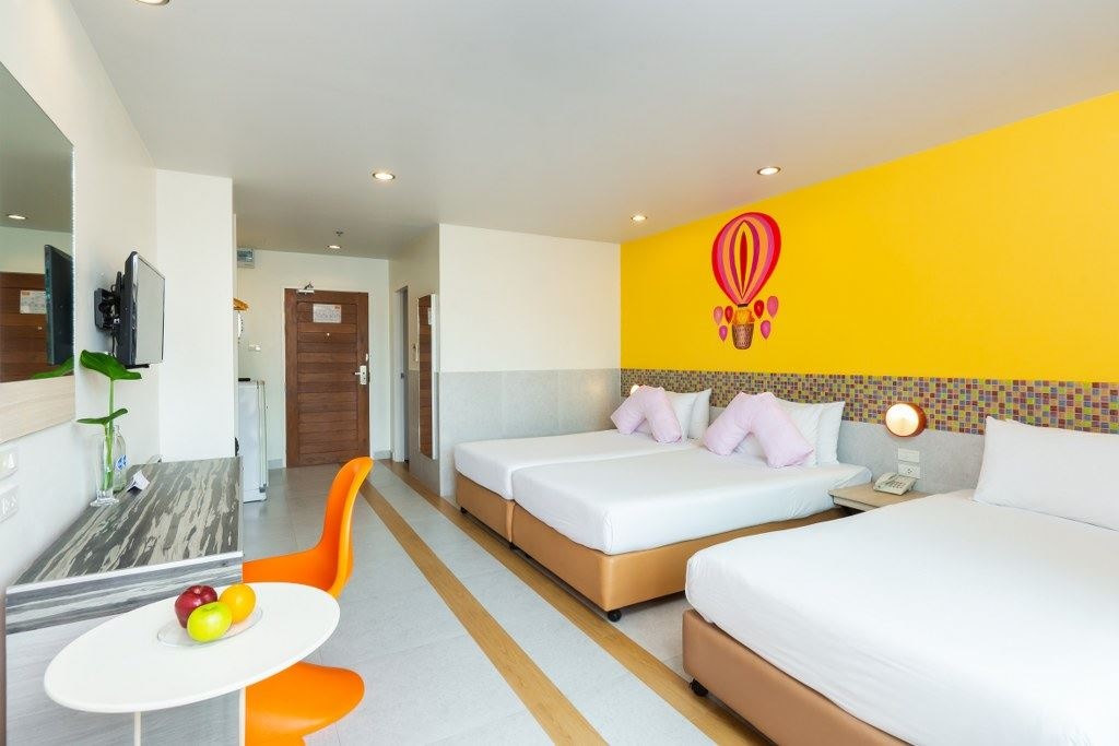 rooms-deluxe-family-pool-view-room