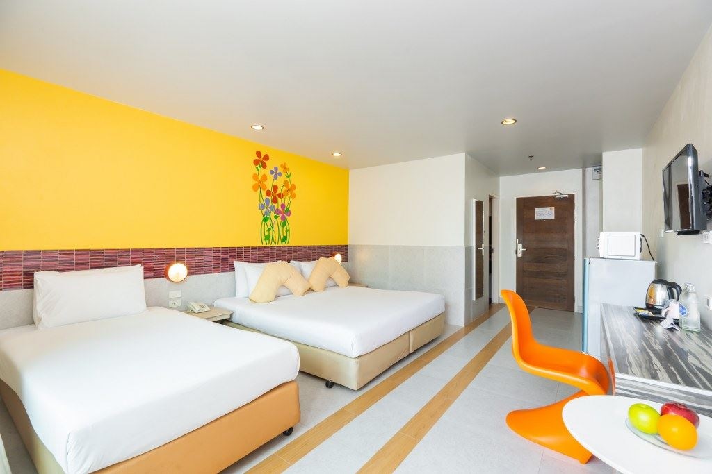 rooms-deluxe-family-pool-view-room