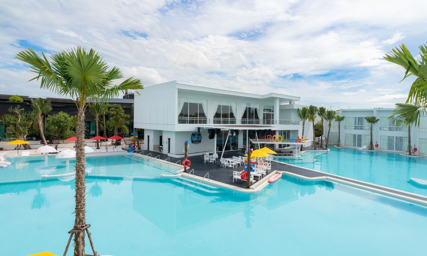 rooms-platinum-onebedroom-pool-view