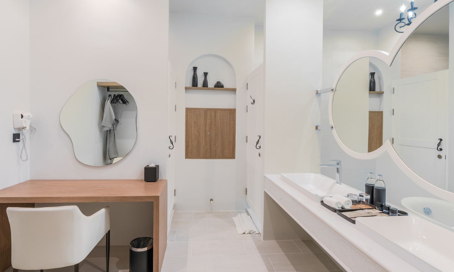 rooms-platinum-onebedroom-pool-view