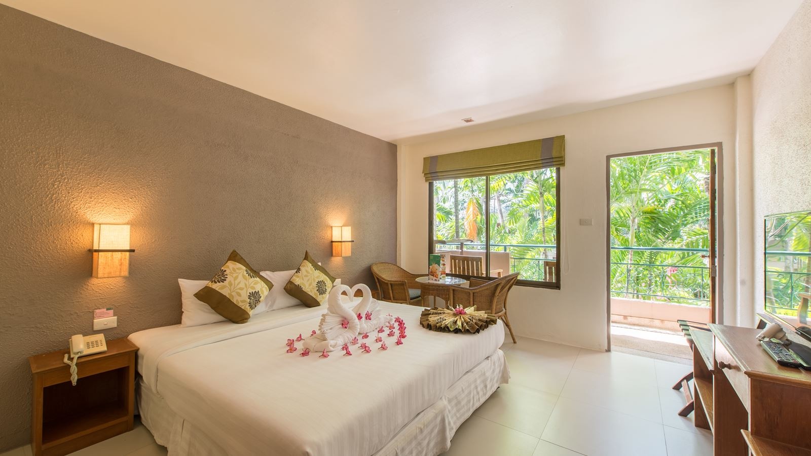 rooms-deluxe-room-with-balcony