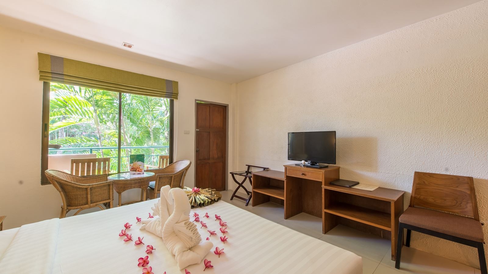 rooms-deluxe-room-with-balcony