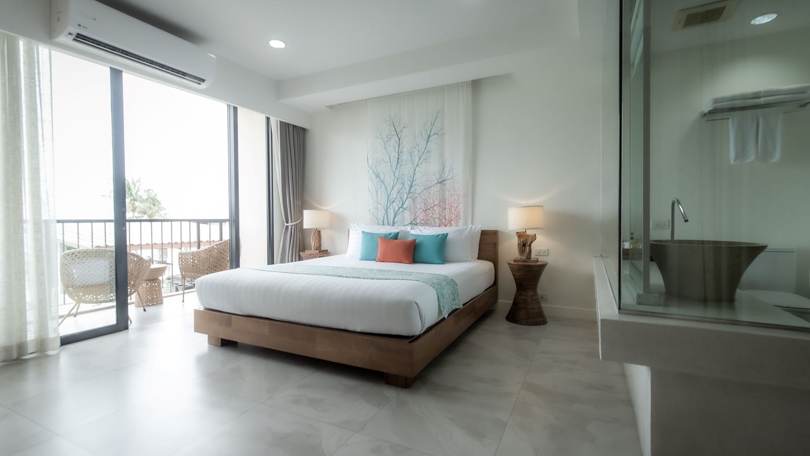 rooms-deluxe-with-balcony