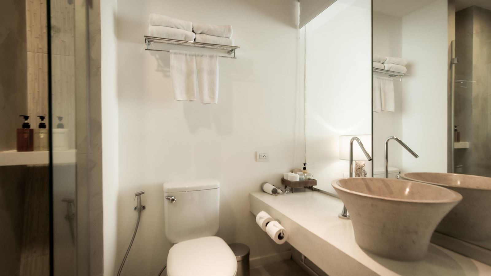 rooms-deluxe-with-balcony