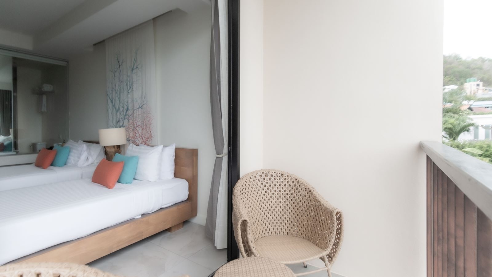 rooms-deluxe-with-balcony