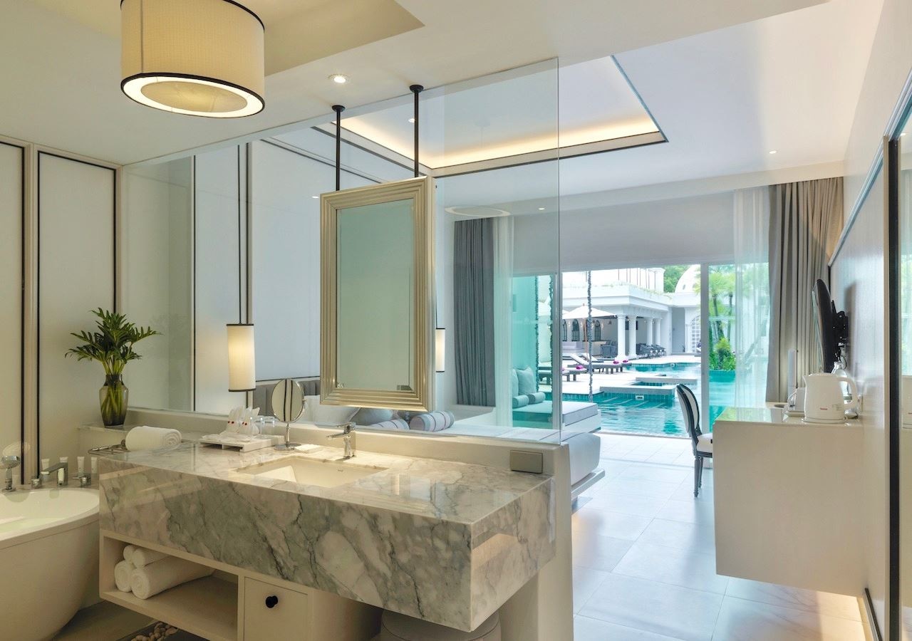 rooms-deluxe-pool-access-room