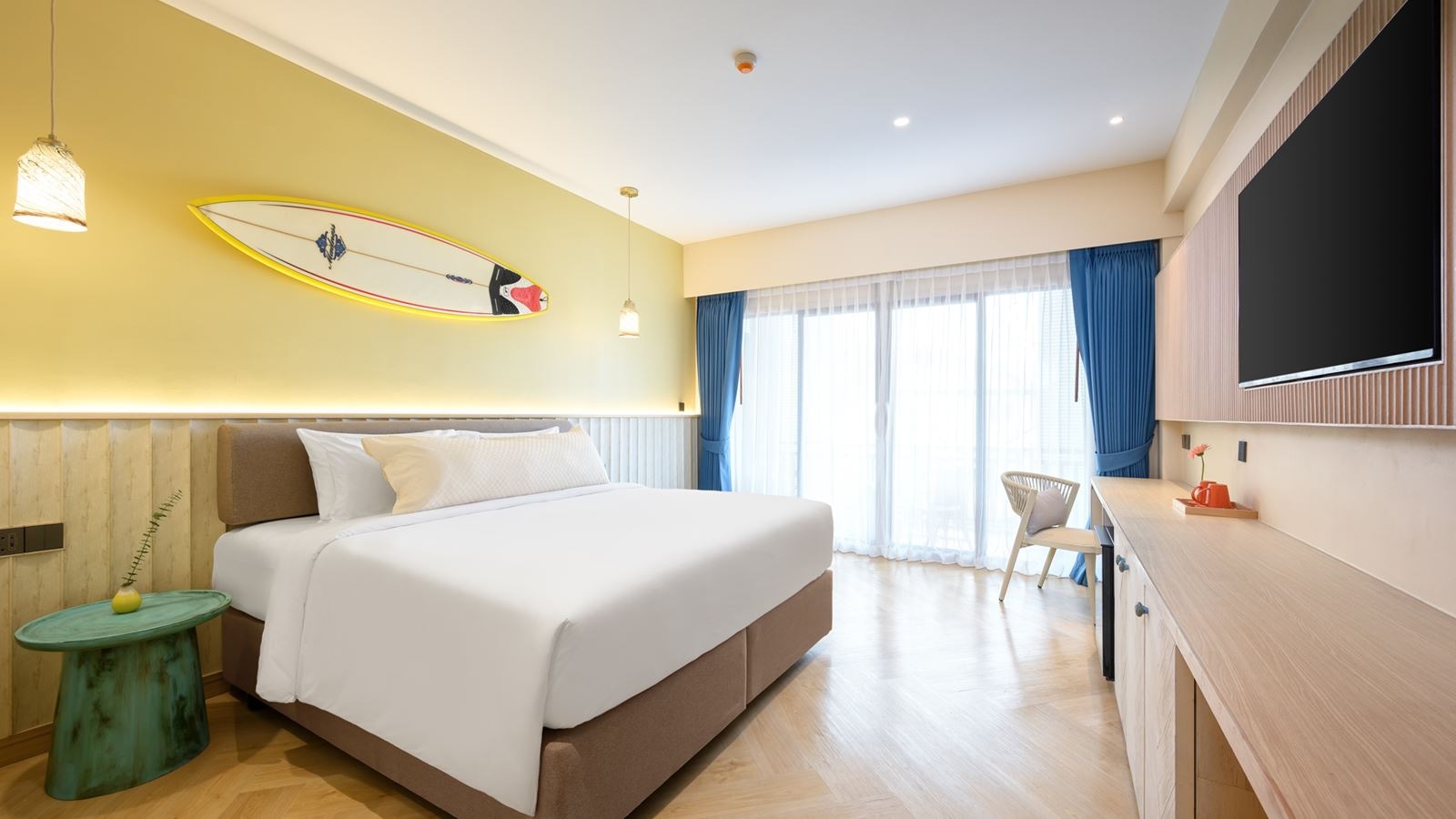 rooms-deluxe-balcony