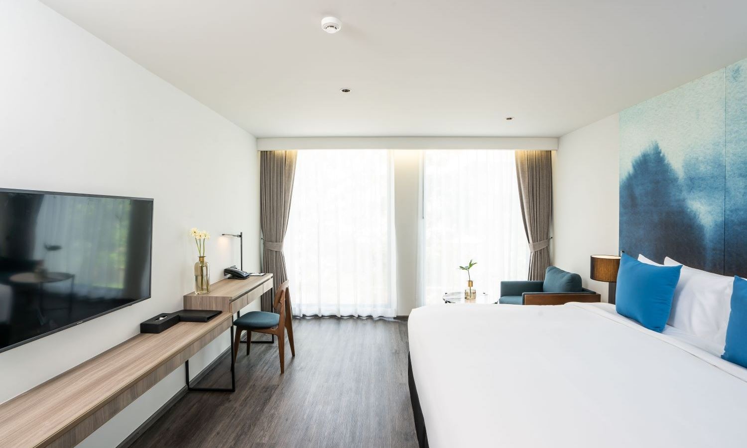 rooms-deluxe-city-view-double-bed