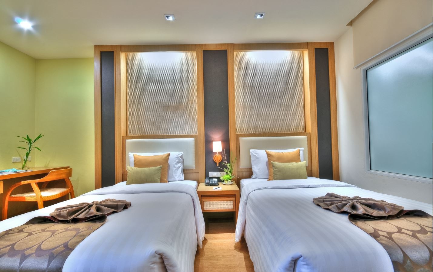 rooms-deluxe-city-view