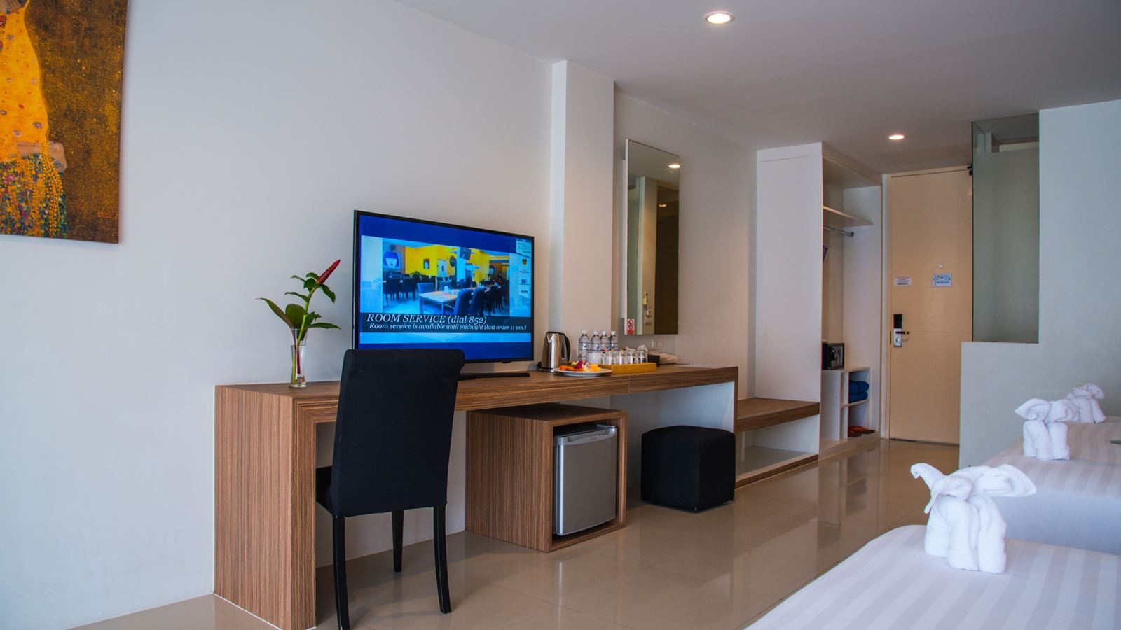 rooms-view-pent-quad-bed