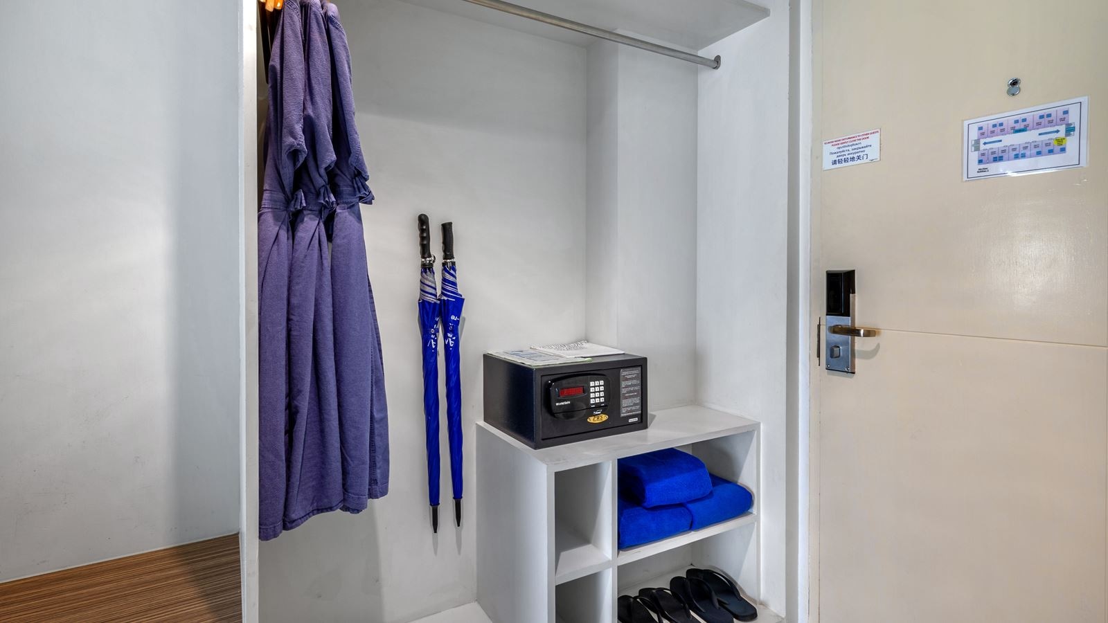 rooms-view-pent-triple-bed