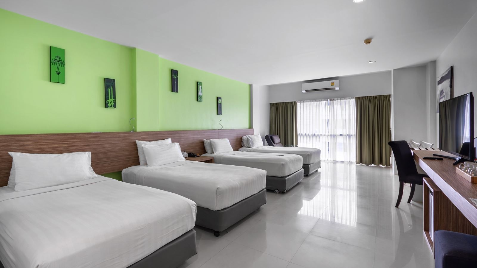 rooms-view-pent-quad-bed