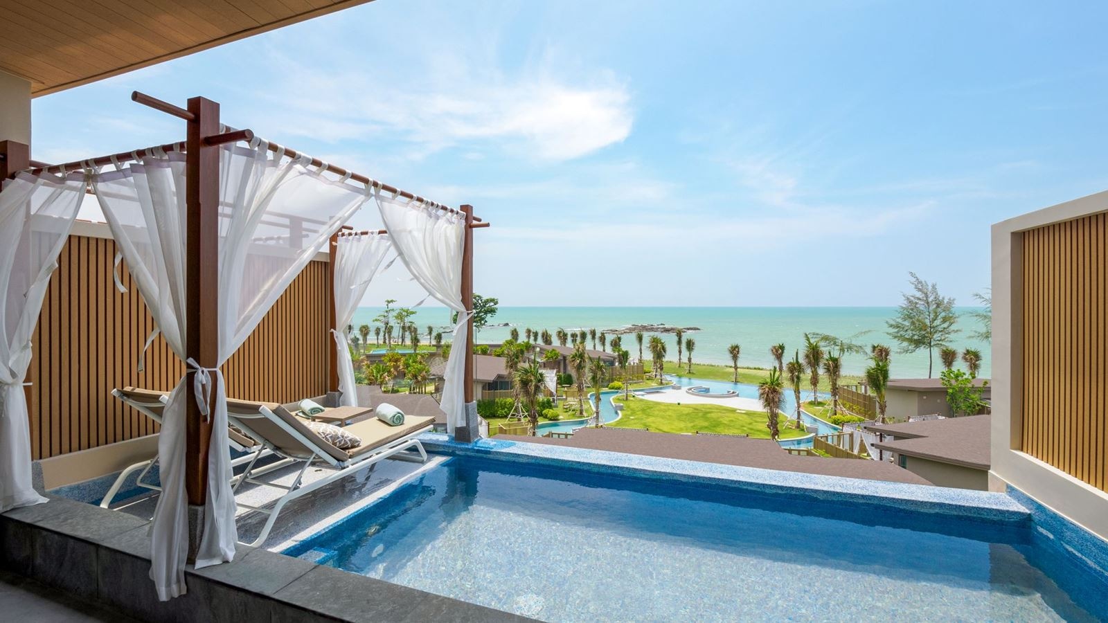 rooms-seaview-pool-suite