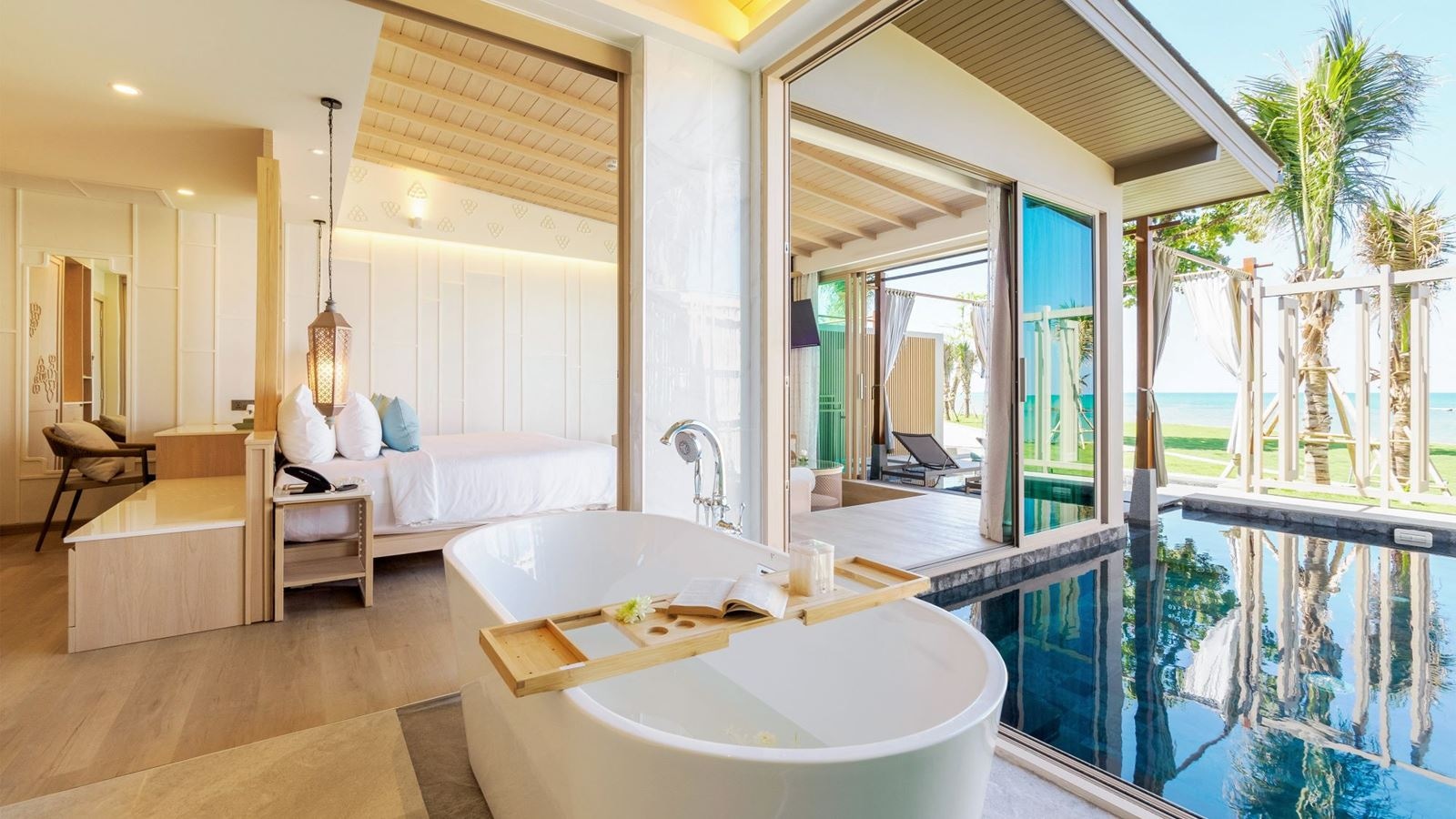 rooms-seafront-pool-villa-in-love