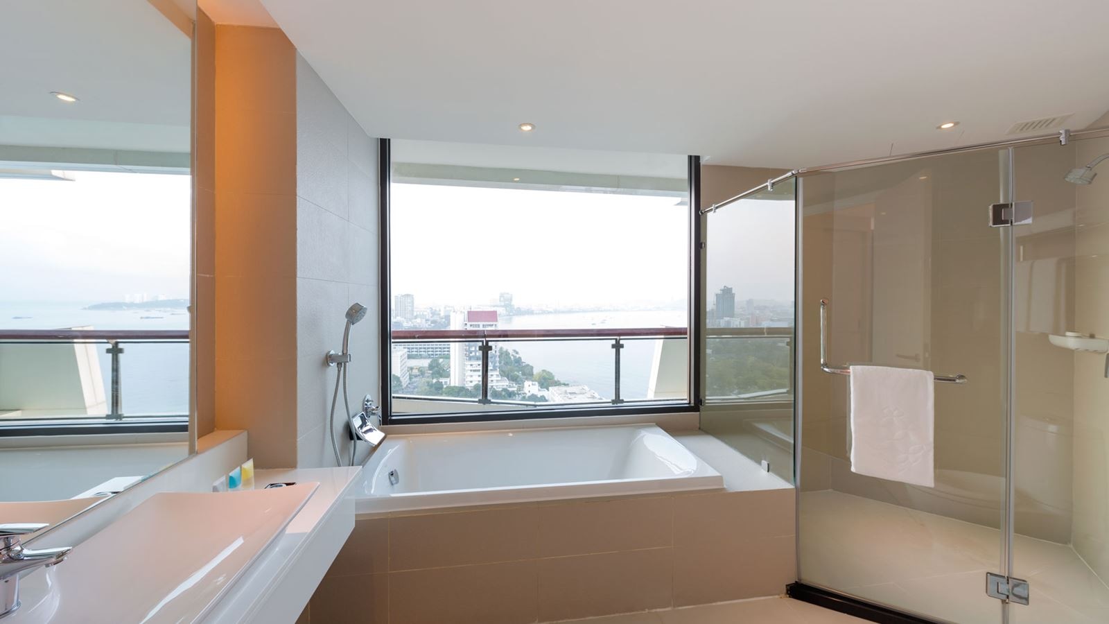 rooms-deluxe-terrace-room