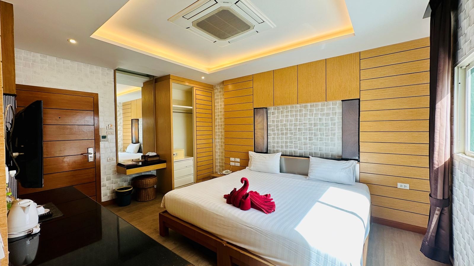 rooms-double-room-with-sea-view-window