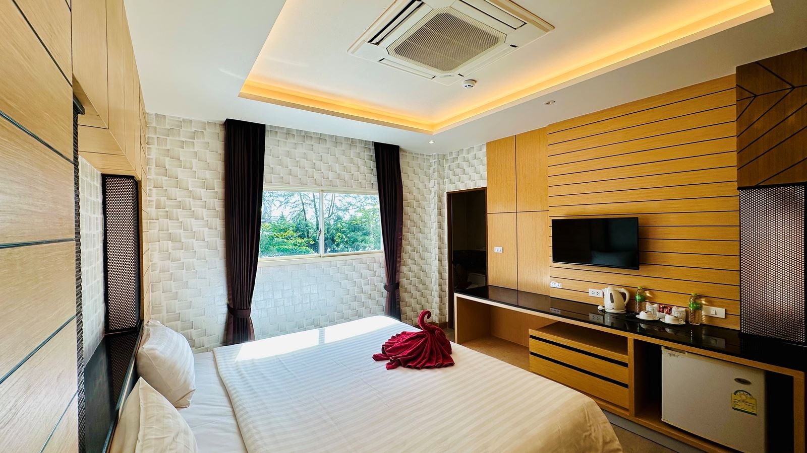 rooms-double-room-with-sea-view-window