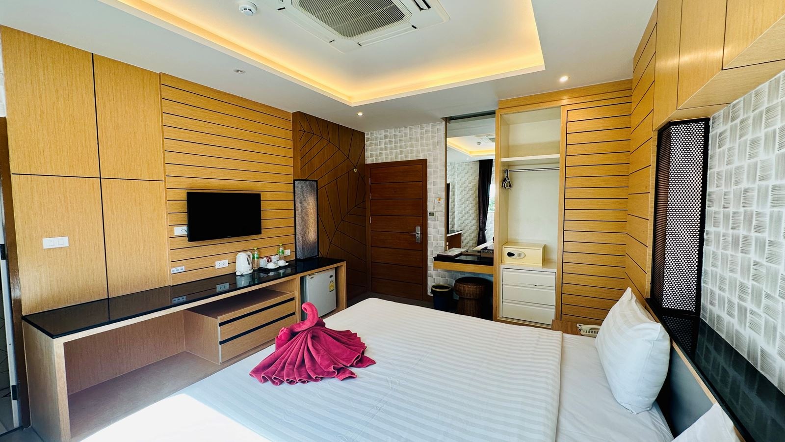 rooms-double-room-with-sea-view-window