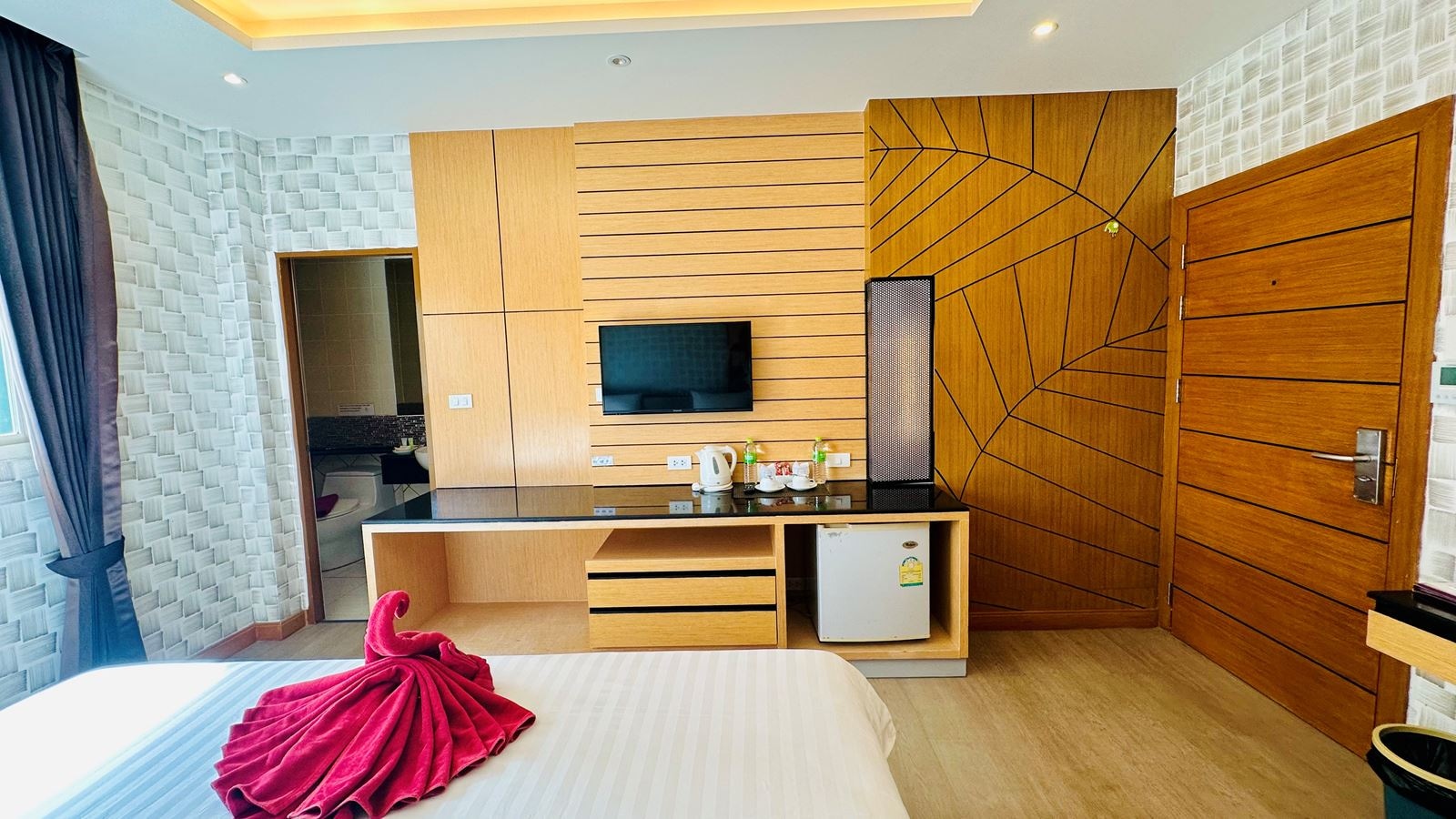 rooms-double-room-with-sea-view-window