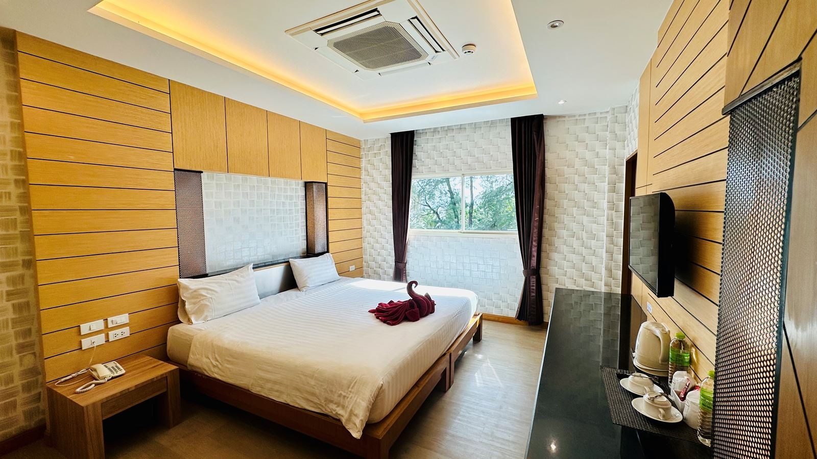 rooms-double-room-with-sea-view-window