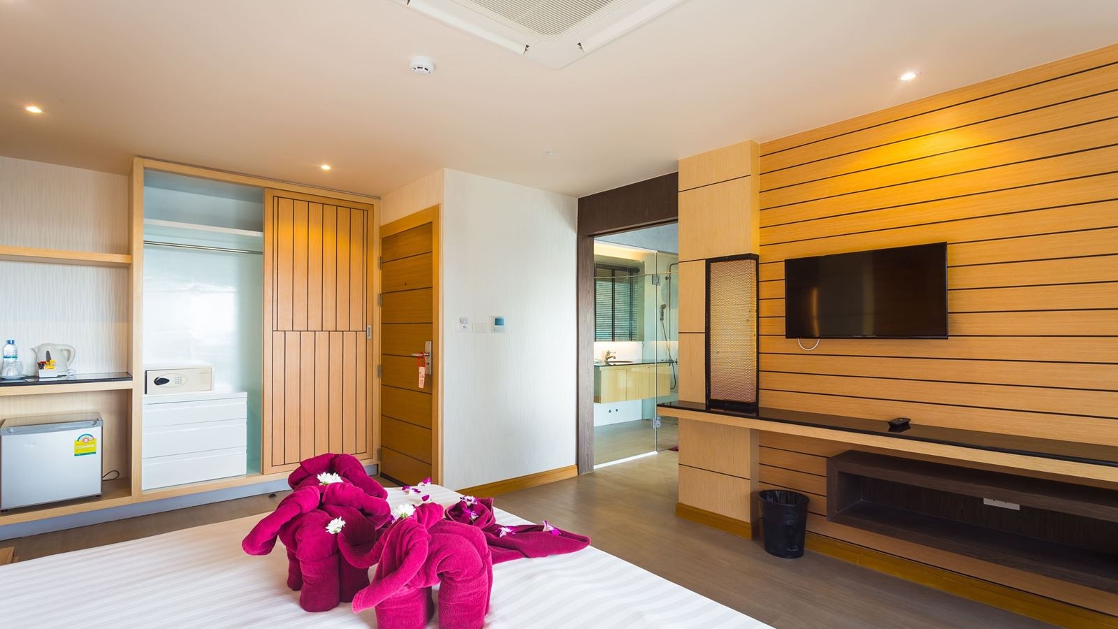 rooms-junior-suite-with-sea-view-balcony