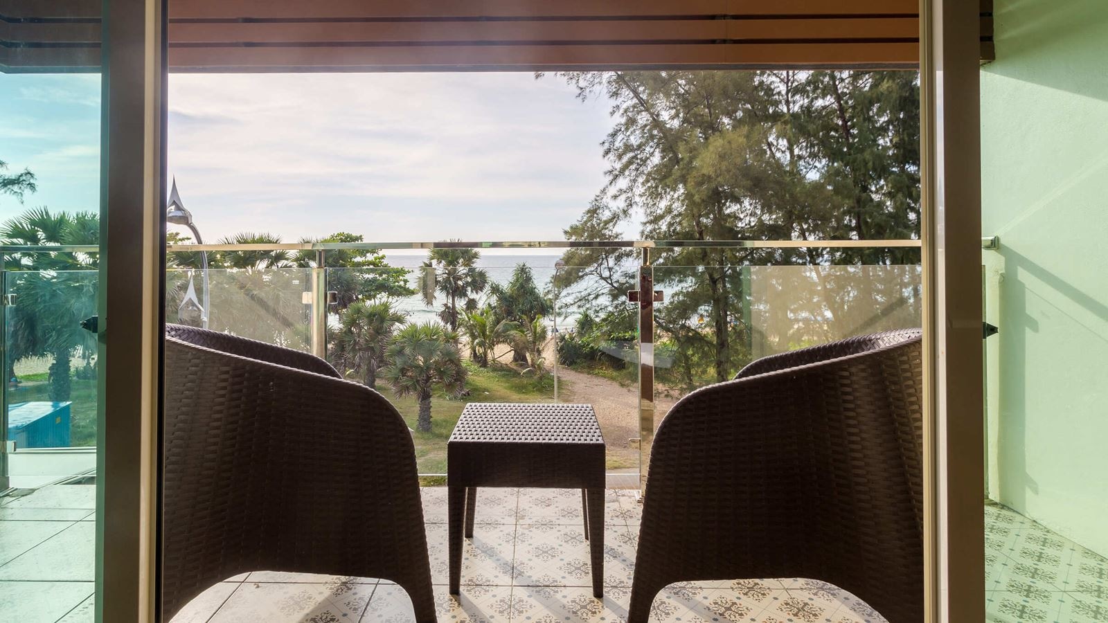 rooms-junior-suite-with-sea-view-balcony