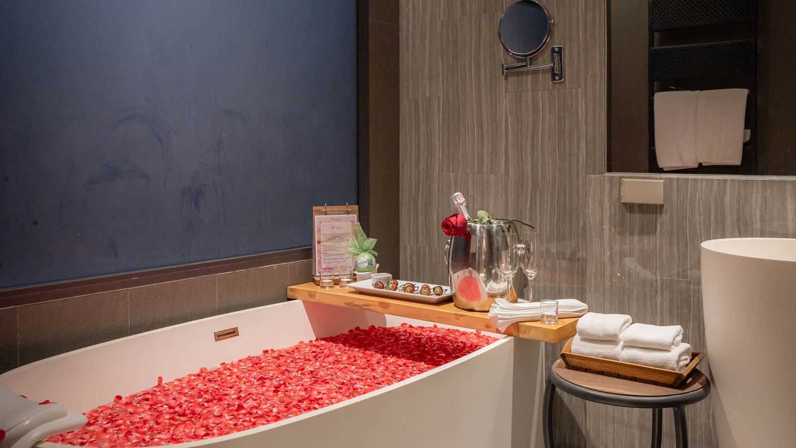 rooms-adjoining-king-rooms-with-plunge-pool