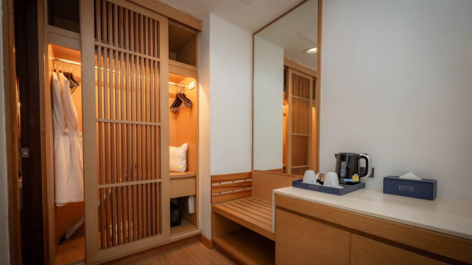 rooms-cool-pool-access