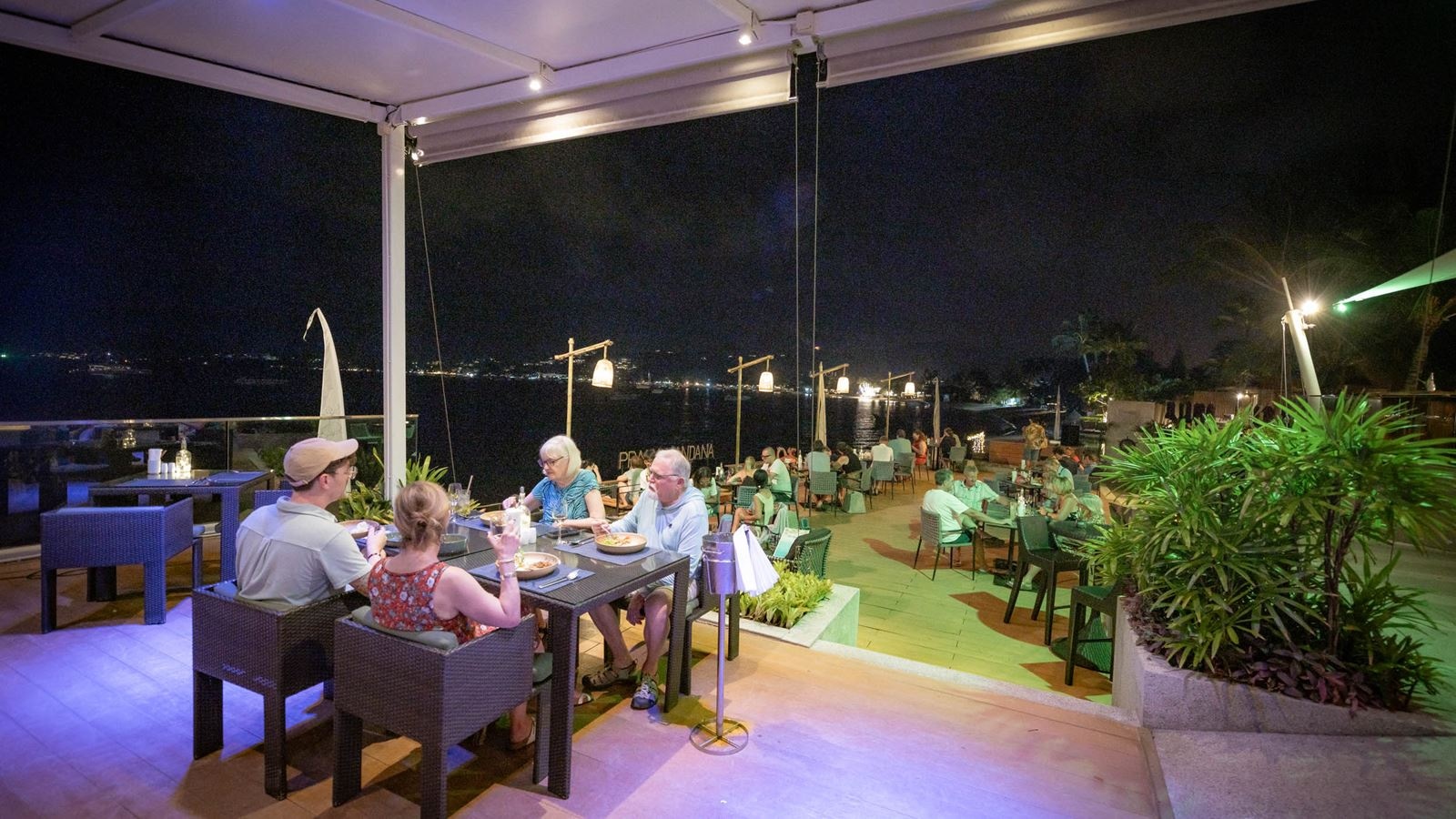 restaurants-tropikana-beach-bistro