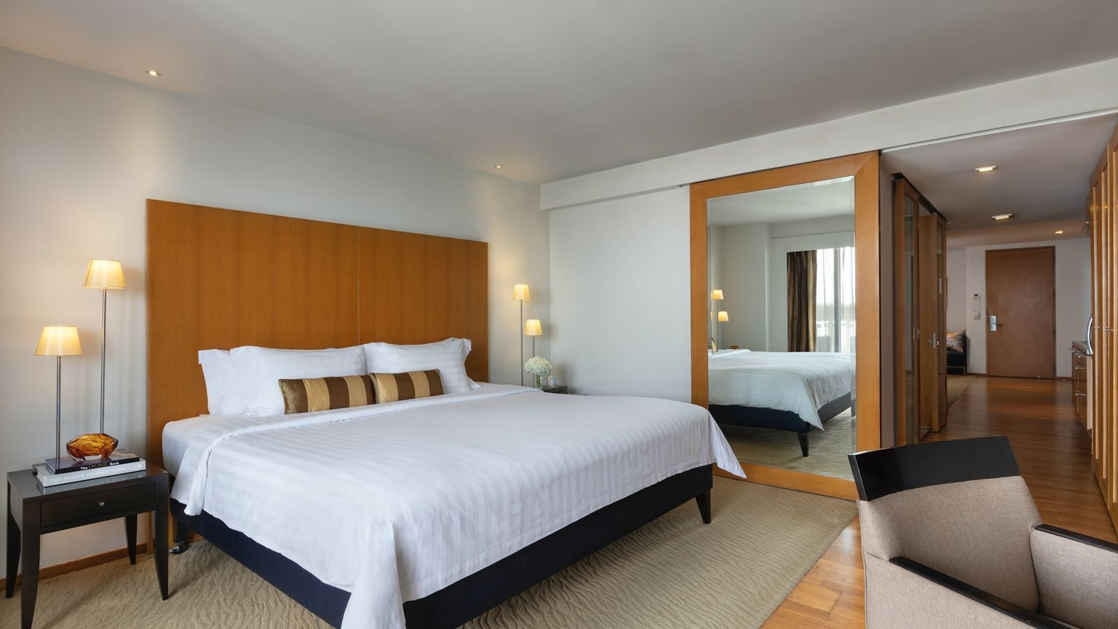 rooms-lebua-suite-city-view