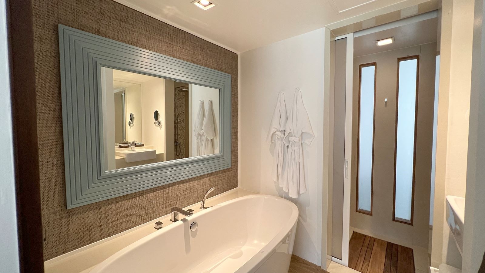 rooms-veranda-deluxe-king