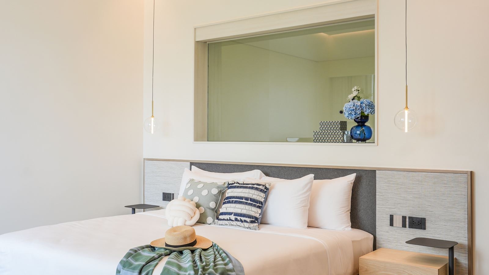 rooms-luxury-rooftop-pool-villa