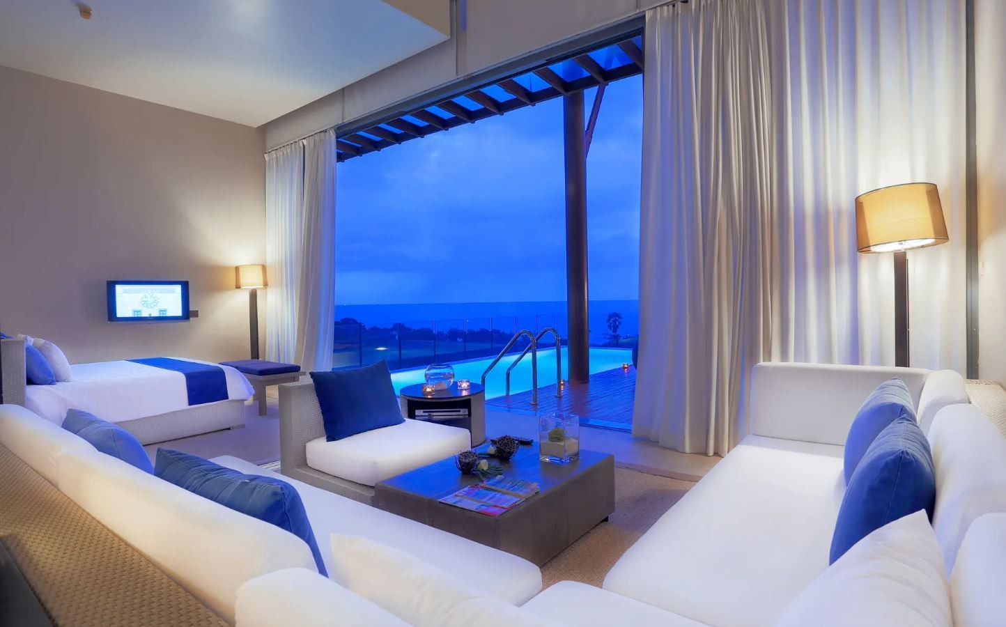 rooms-2bedroom-sky-pool-villa