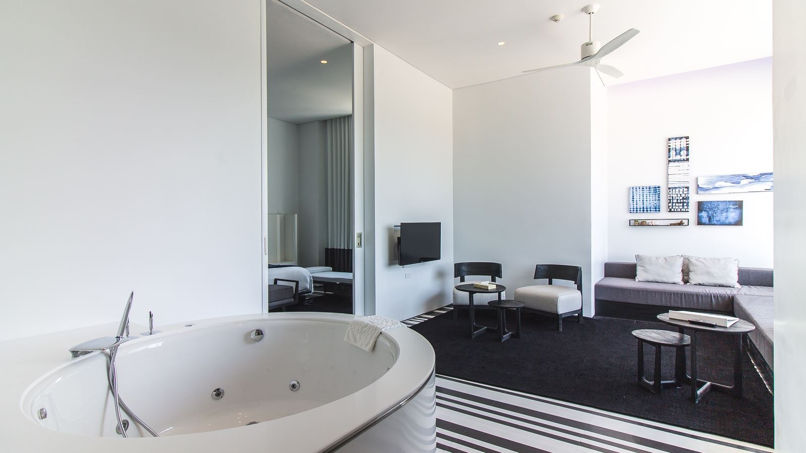rooms-family-suite-with-plunge-bath
