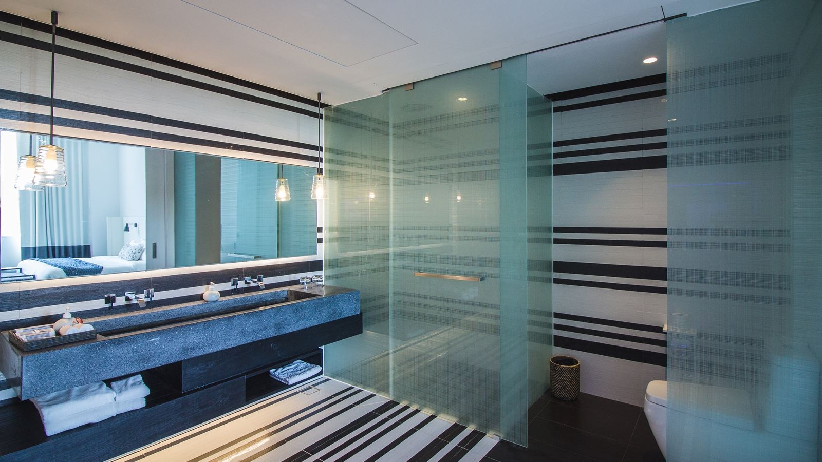 rooms-family-suite-with-plunge-bath