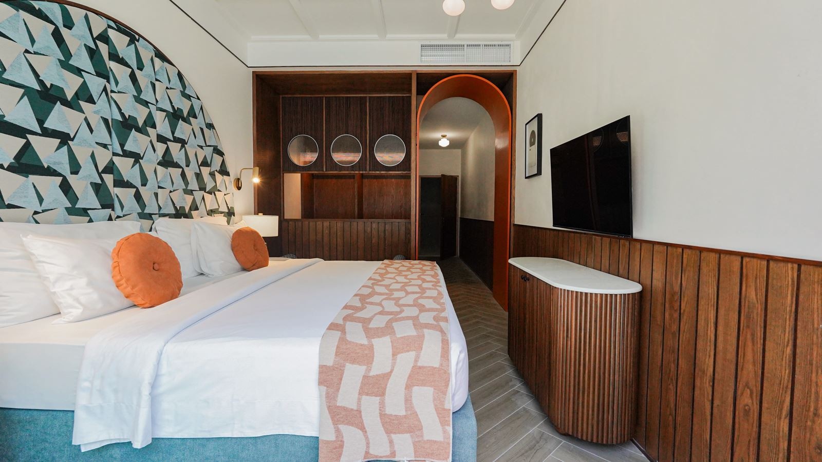 rooms-deluxe-pool-view