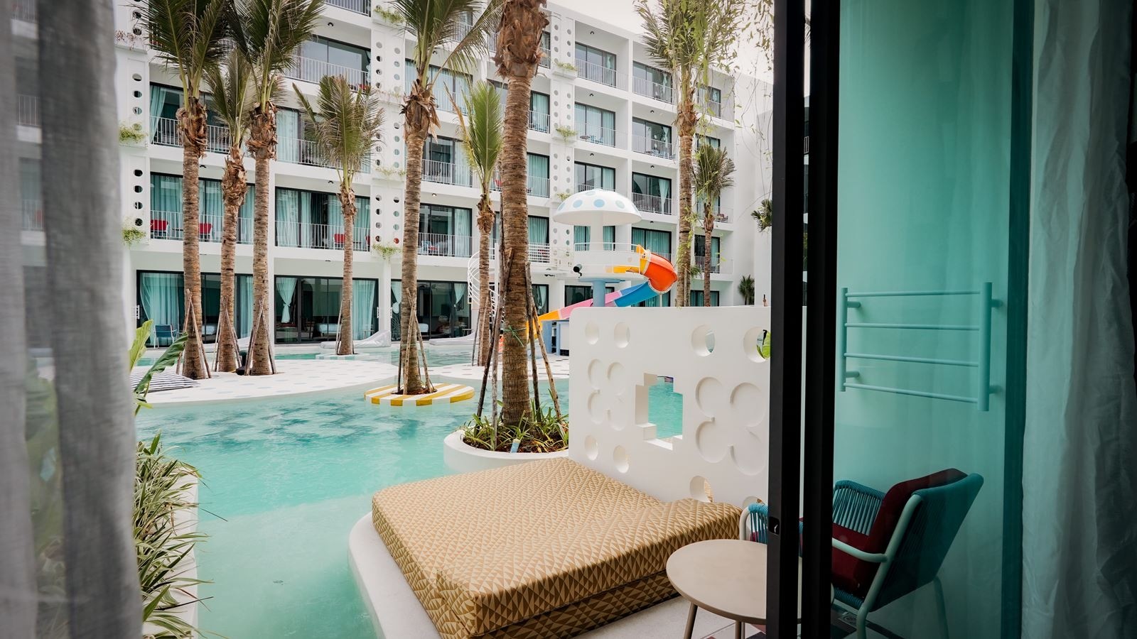 rooms-deluxe-pool-access