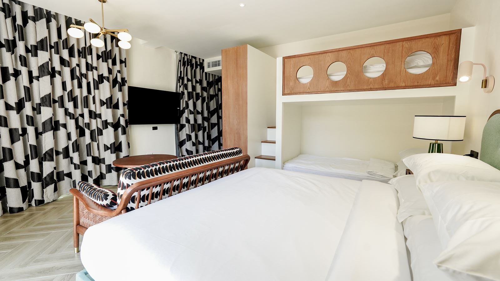 rooms-family-twobedroom-suite