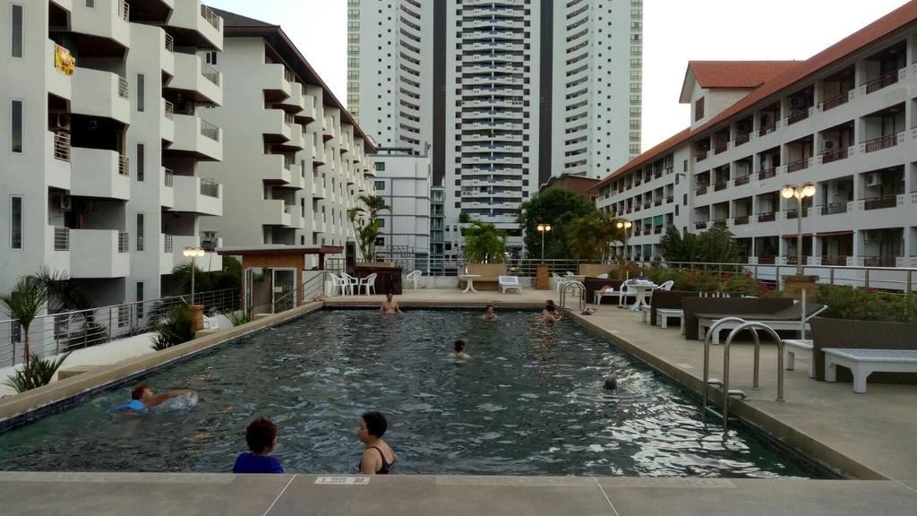pools-outdoor-pool
