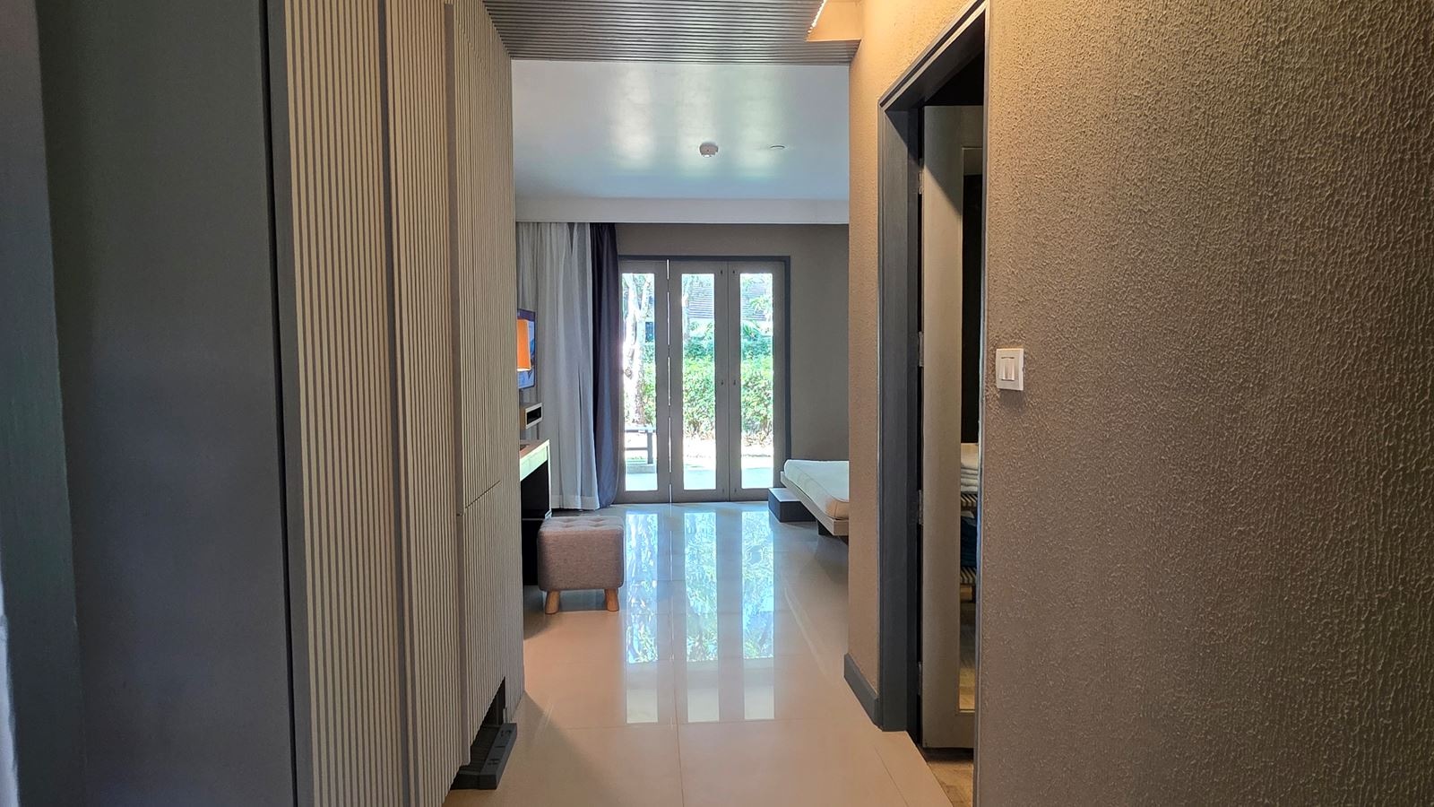 rooms-deluxe-garden-side