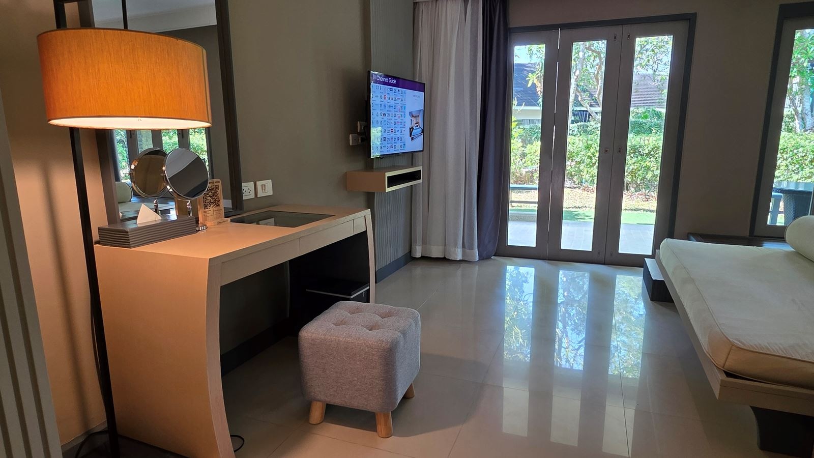 rooms-deluxe-garden-side