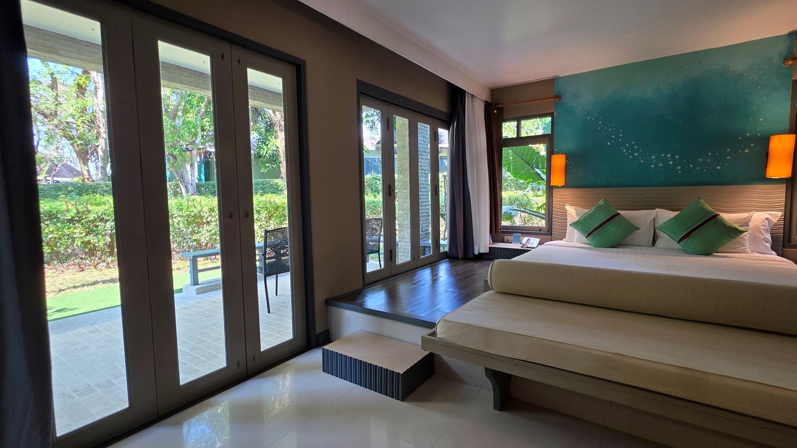 rooms-deluxe-garden-side