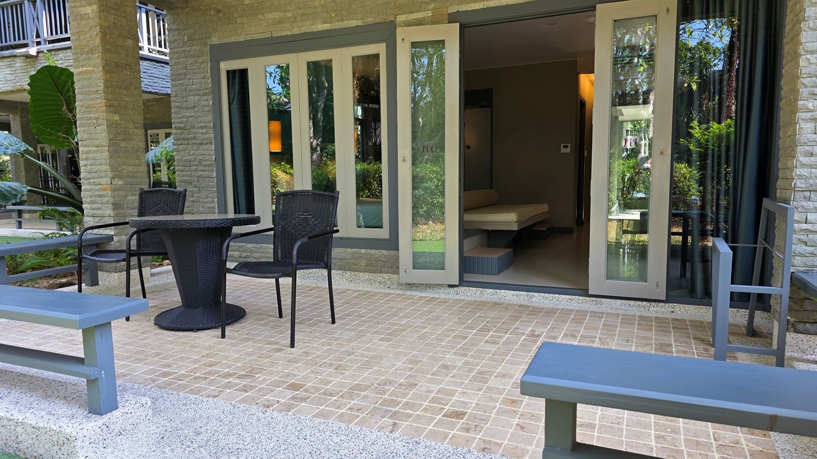 rooms-deluxe-garden-side